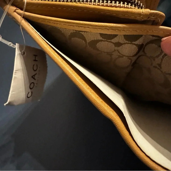Coach Wallet NWT - Picture 4 of 9